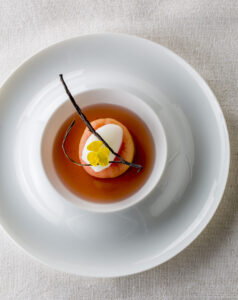 Pêche plate au Sémillon, citron et basilic