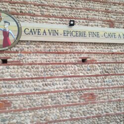 LA CAVE CARTON ROUGE