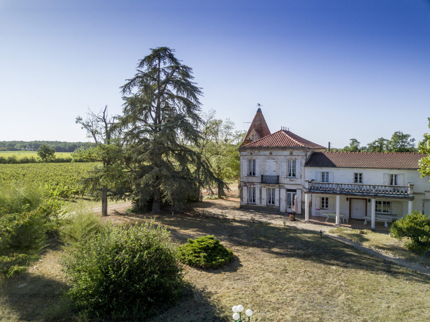 CHATEAU LA LOGE