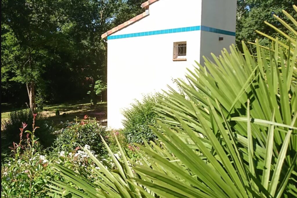 CHAMBRE D&rsquo;HOTES DE CHARME AVEC PISCINE « LE PIGEONNIER » VILLA LAMOURE