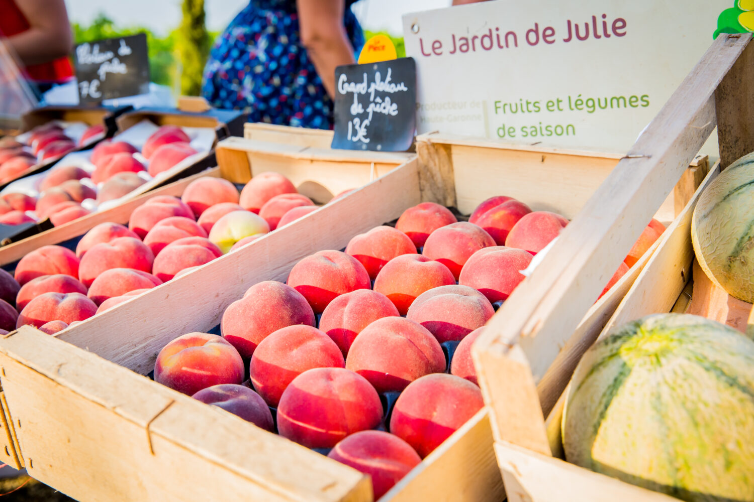 MARCHÉ