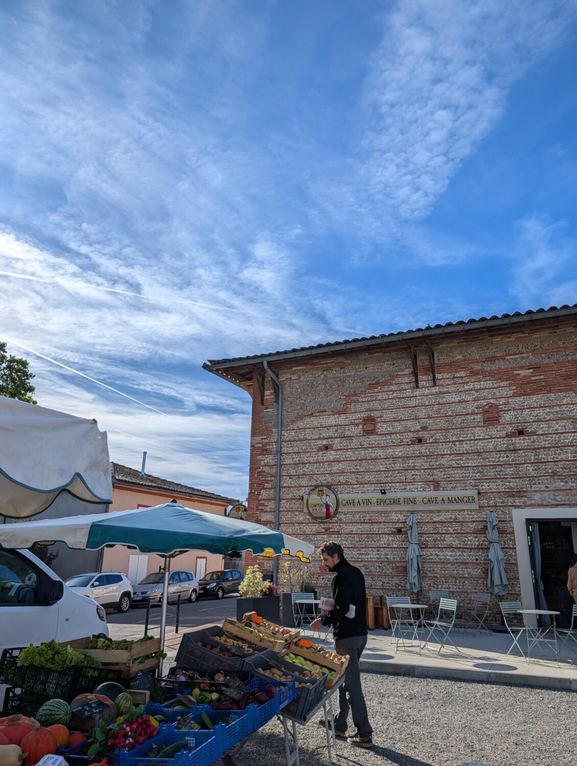 MARCHÉ
